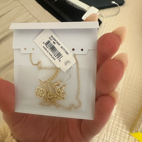 Kendra Scott Ari Heart Gold Pendant Necklace in Rose Quartz - Picture 5 of 6